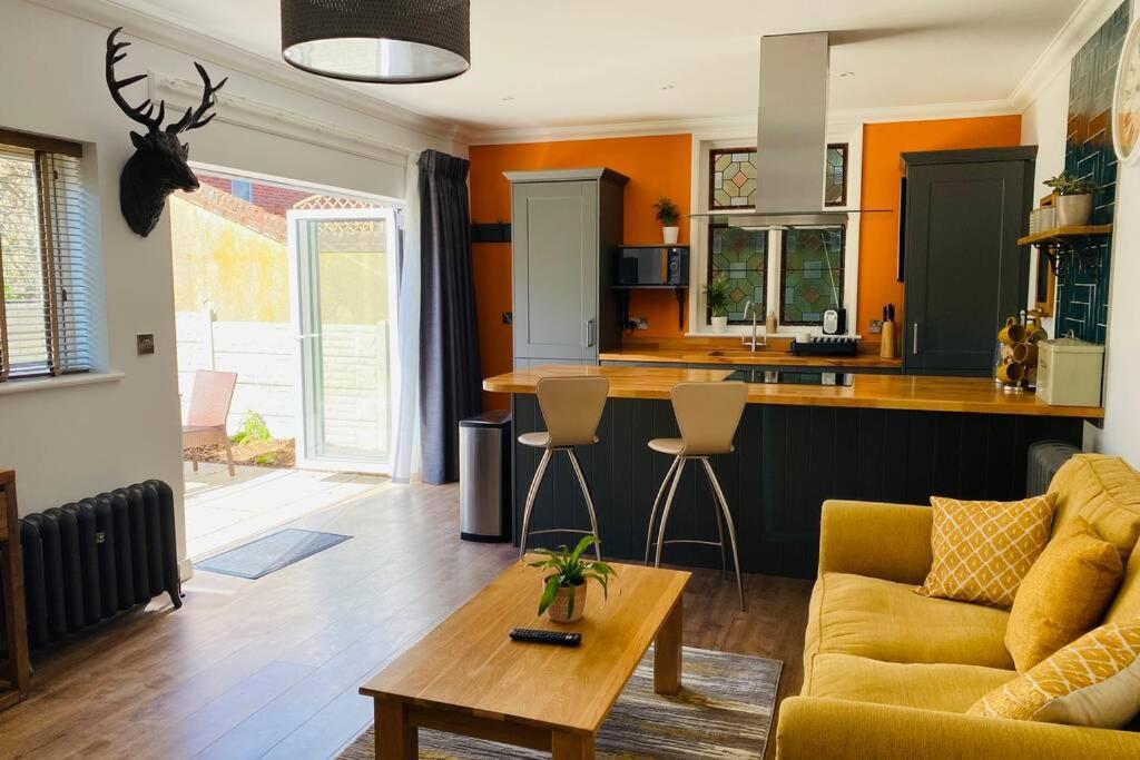 Luxury Apartment-golden Triangle, Parking & Garden *